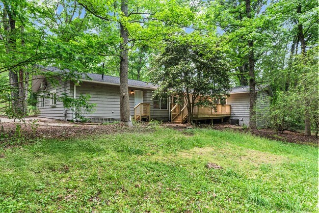 Building Photo - Charming Weatherly Woods Home with In-Law ...