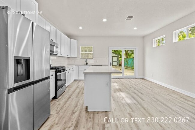 Building Photo - 2131 Steves Ave