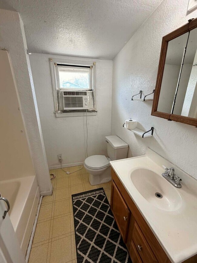 Building Photo - 408 E 41st St