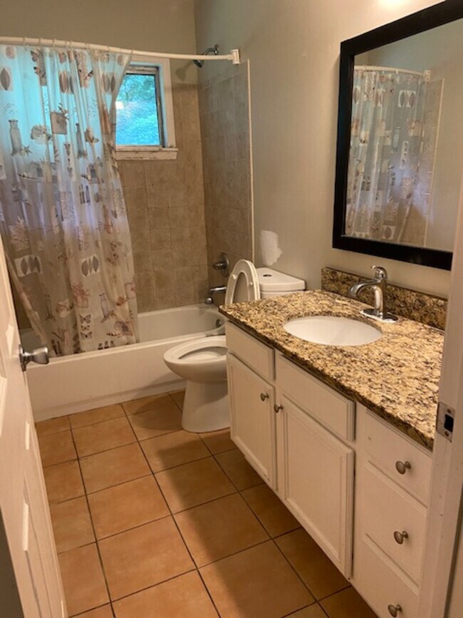 Building Photo - Rooms for rent in Atlanta