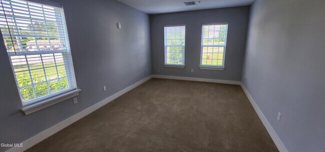 Building Photo - 25 Hastings Dr