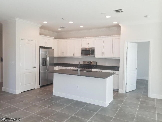 Building Photo - 6969 Avalon Cir