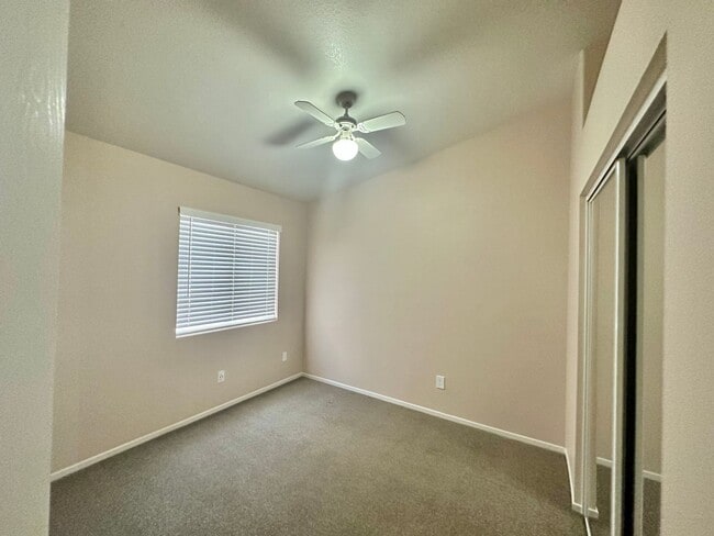 Building Photo - Darling one story home