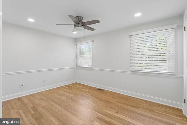 Building Photo - 306 Candlewood Ln