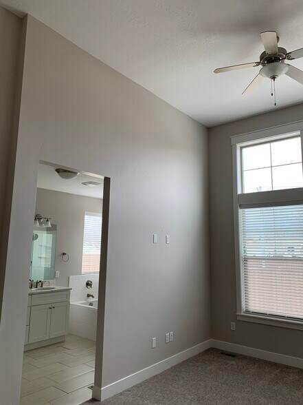 Building Photo - 10512 S Sandy Sage Way