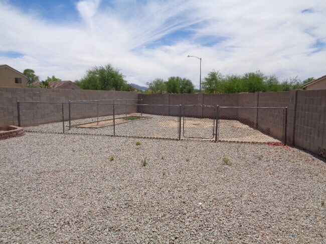 Building Photo - Cozy 3 bedroom home in Goodyear! Large bac...