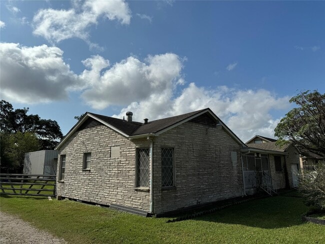 Building Photo - 7920 Findlay St