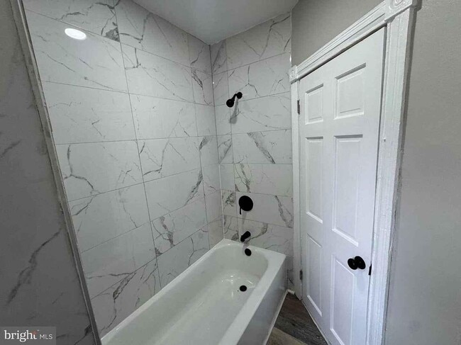 Building Photo - 517 Delamore Pl