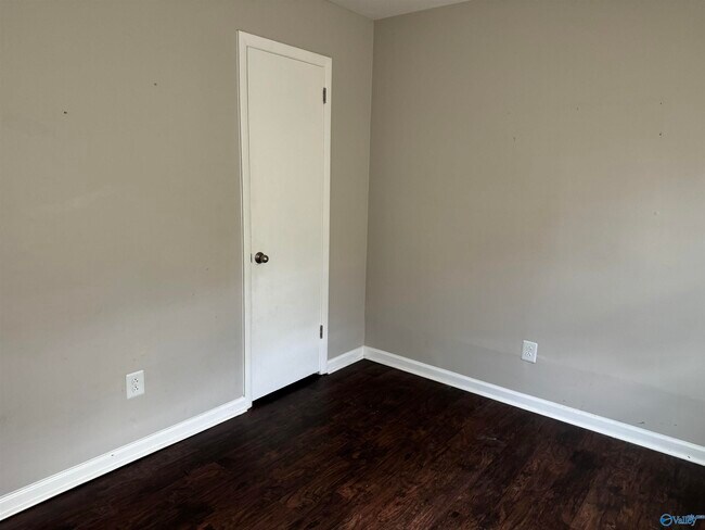 Building Photo - 12105 Carriage Ct SE
