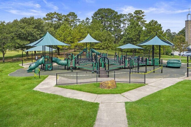Building Photo - 5003 Lehman Oaks Dr