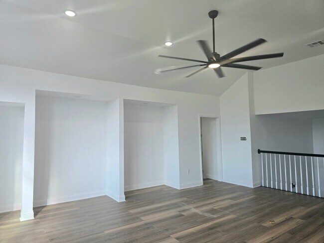 Building Photo - 20315 Lakeland Falls Dr