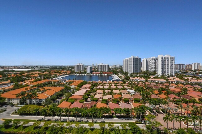 Building Photo - 3701 N Country Club Dr