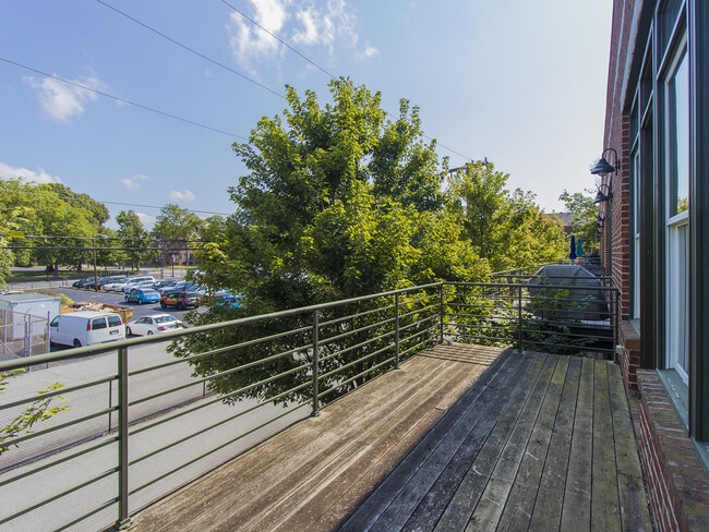 Building Photo - Luxury Downtown Townhome with 2 car Garage!