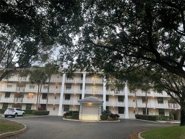 Building Photo - 1709 Whitehall Dr