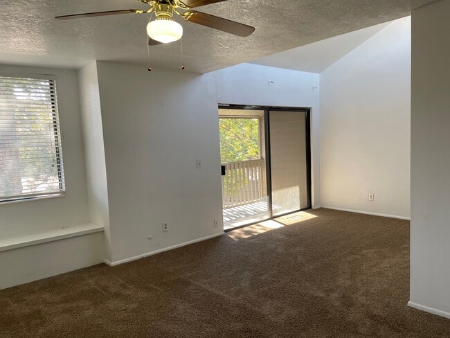 Building Photo - 1586 E Ventnor Ave