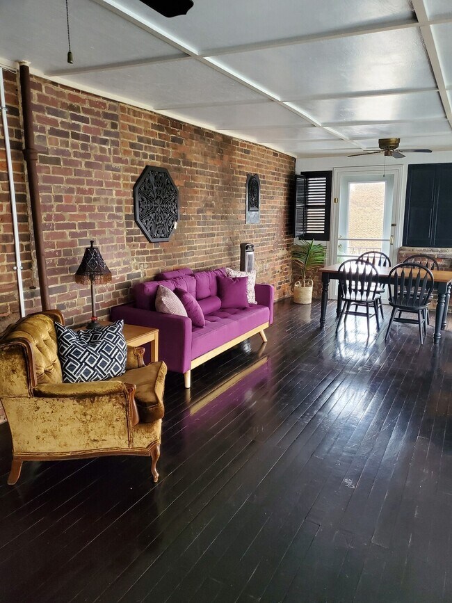 Building Photo - 8 N. Congress