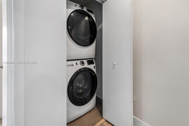 Building Photo - 2561 NE 193rd St