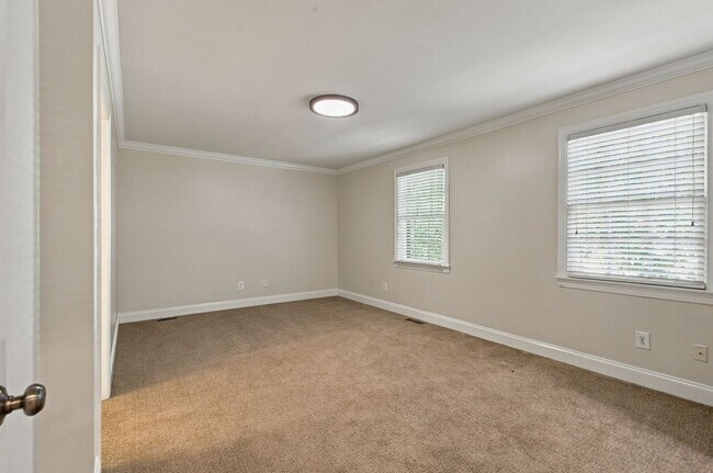 Building Photo - 2023 Galbraith Dr