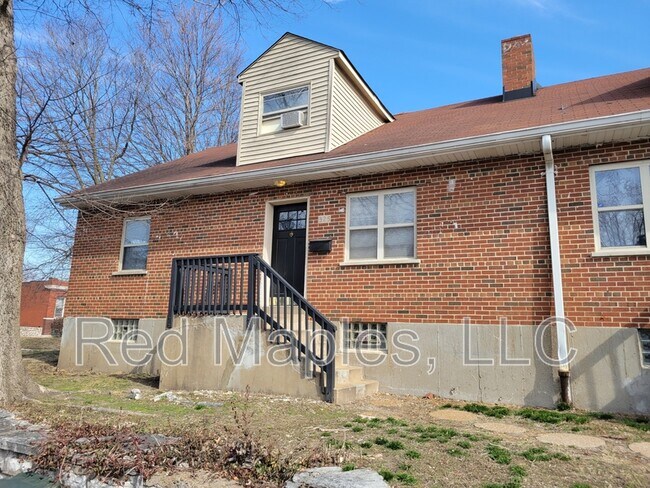 Building Photo - 321-325 Iron St