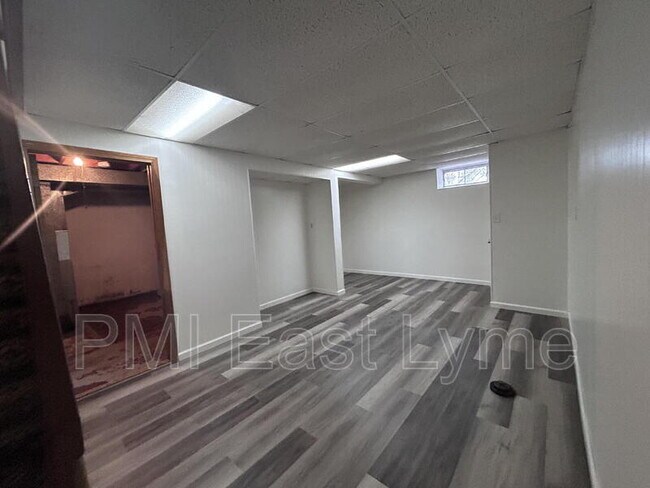 Building Photo - 76 Cloverdale Dr