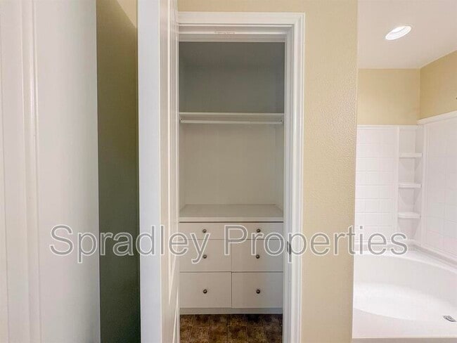 Building Photo - 1047 Tumbleweed Trail