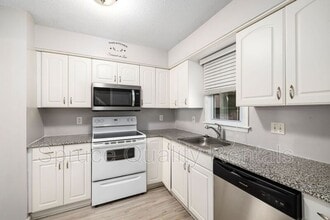 Building Photo - 118 Karen Ct