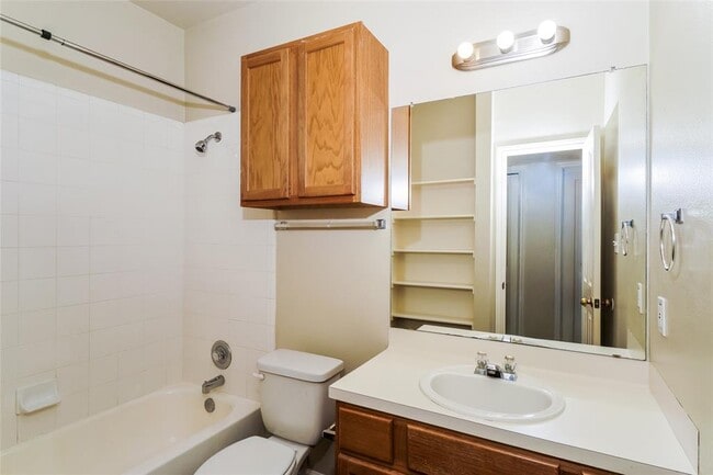 Building Photo - 2403 Curry Loop