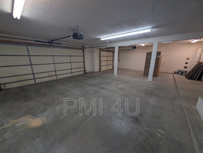 Building Photo - 511 Eugene Ct SE