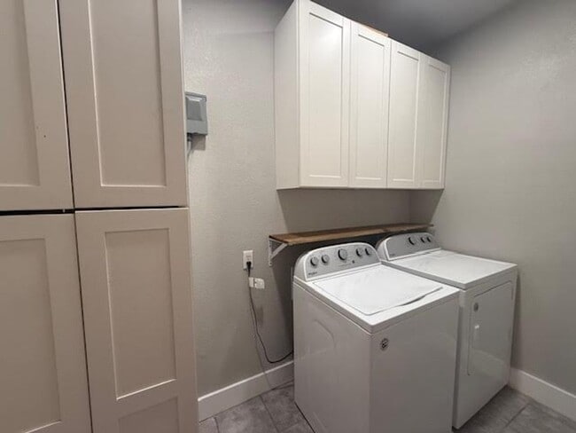 Building Photo - Beautiful 3/2 in Speegleville