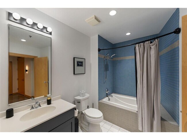 Building Photo - 601 S Marquette Ave