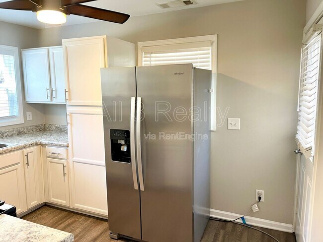 Building Photo - 2626 Blount St