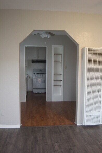 Building Photo - 911 S Marguerita Ave