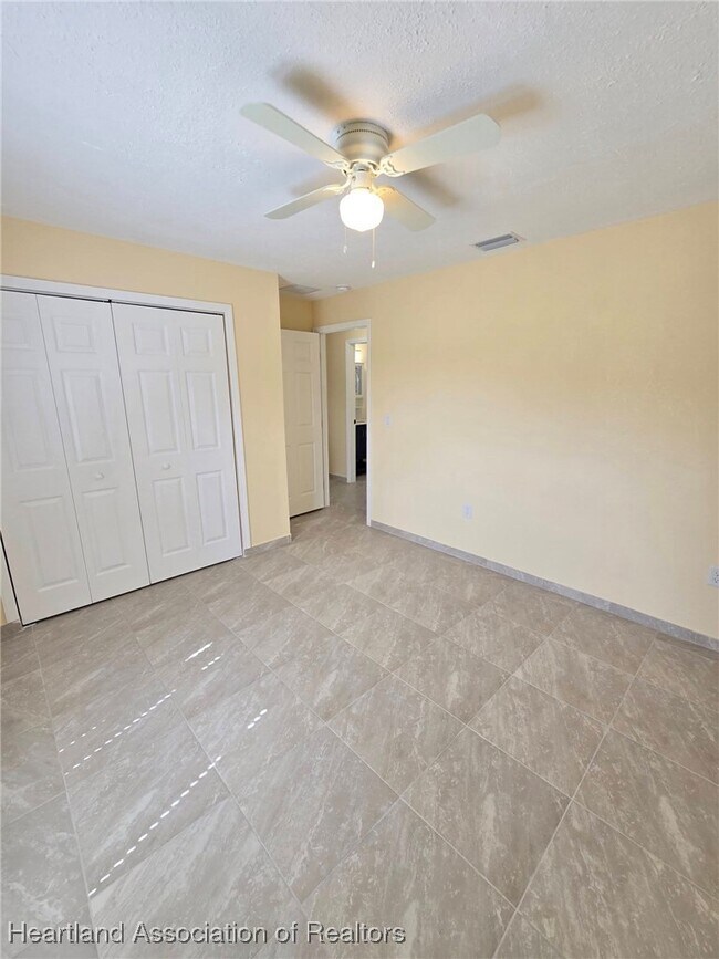 Building Photo - 613 Memorial Dr