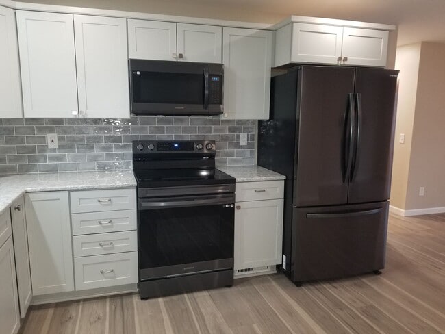 Building Photo - Gorgeous, Fully Upgraded/Renovated from to...