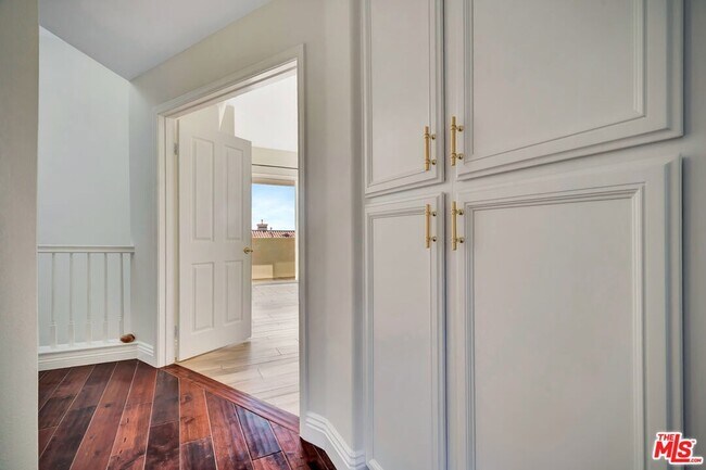 Building Photo - 6463 Zuma View Pl