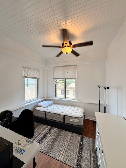 Building Photo - 1124 8th Ave