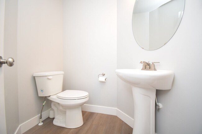 Building Photo - Quiet Family Friendly 4 Bed Home in Bluffdale!!