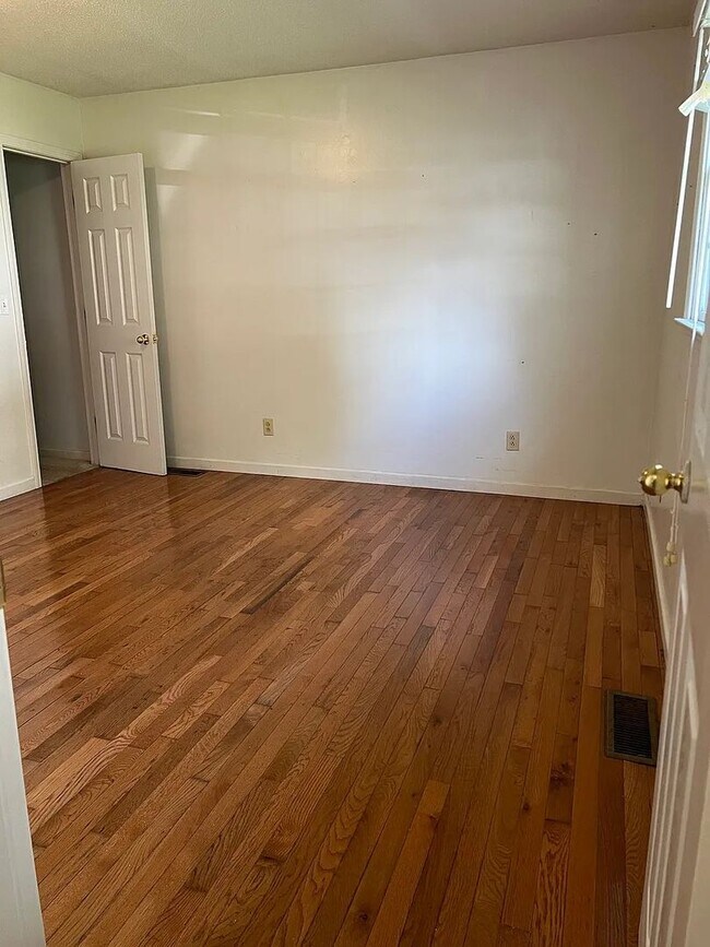 Building Photo - Charming Single Family Home in the Heart of Elizabethton