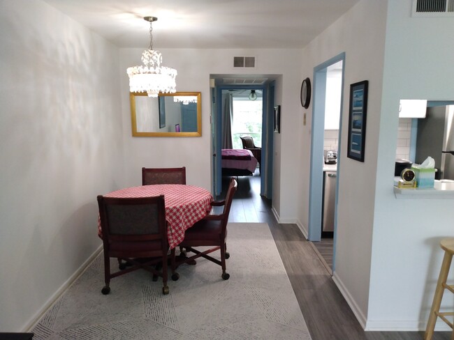 1-bedroom furnished condo - 8401 N New Braunfels Ave