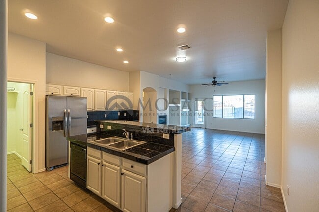 Building Photo - 21316 E Via Del Rancho Rd