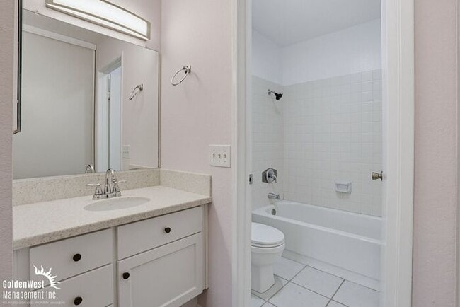 Building Photo - Charming 2Bdm 2Ba Condo with Private Balcony in Heart of Mira Mesa!