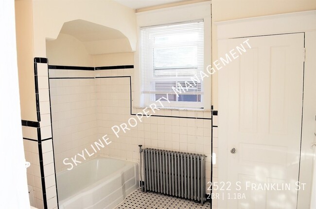 Building Photo - Beautiful South Philadelphia Rowhouse