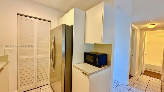 Building Photo - 6969 SW 36th Dr