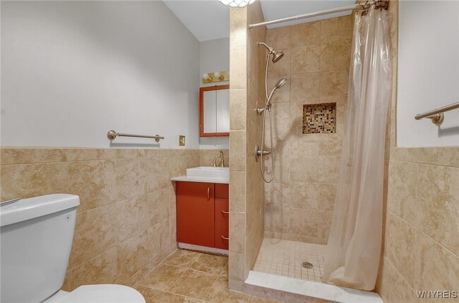 Building Photo - 9400 Wehrle Dr