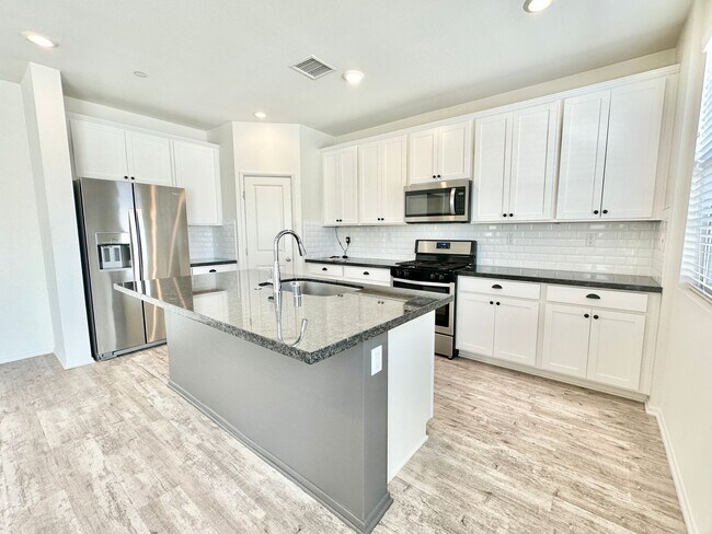 Building Photo - Lovely, Light & Bright, Two-Story, Detached Home in the Desirable Wildgrove Community of Vista!