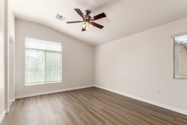 Building Photo - 2250 E Deer Valley Dr