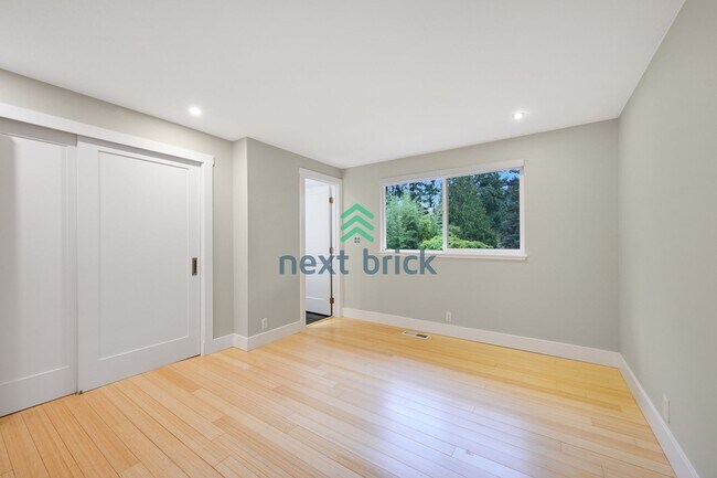 Building Photo - 3 BED & 2 BATH SINGLE FAMILY HOUSE WITH A ...