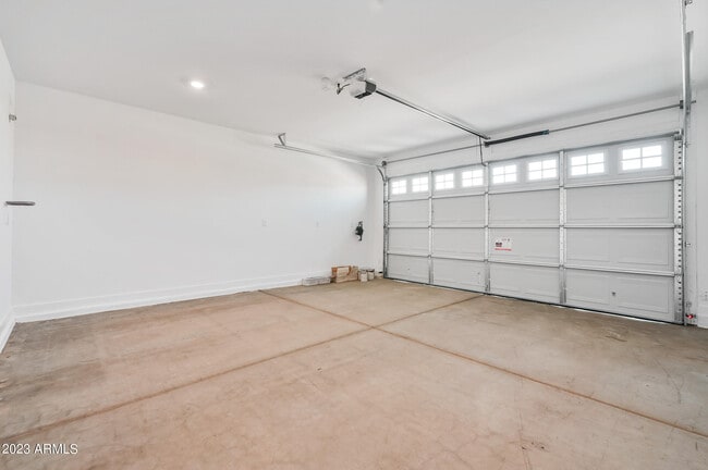 Building Photo - 12617 W Kaler Dr
