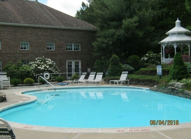 Building Photo - 2 Richmond Rd