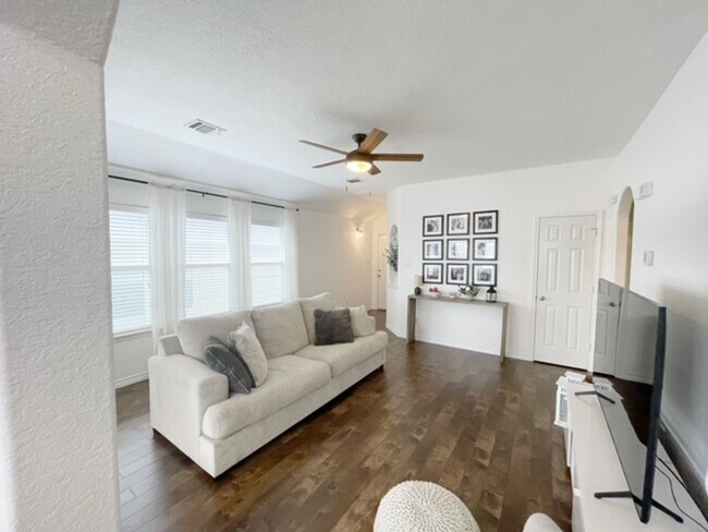 Building Photo - 3BED/2BATH Home for lease! Available NOW!